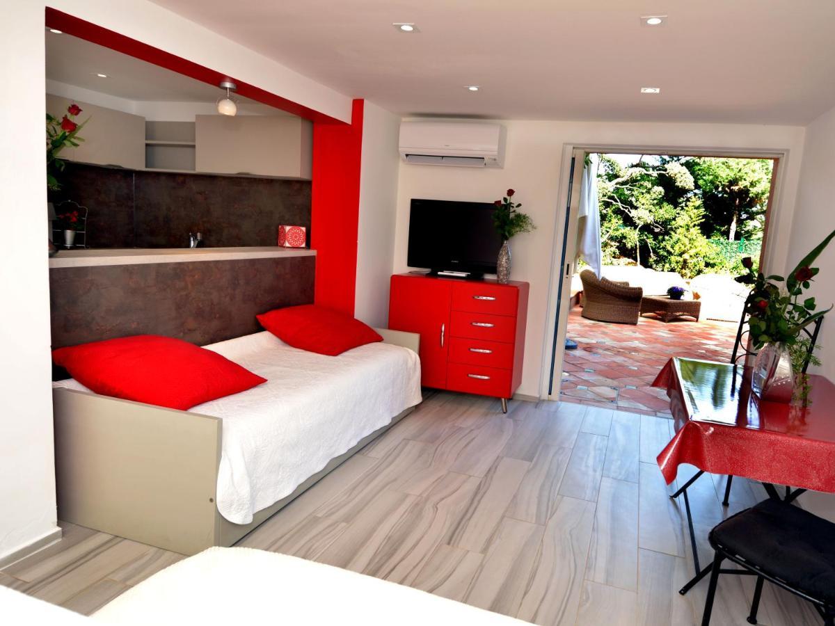 Lou Trelus Hotel Sainte-Maxime Exterior photo