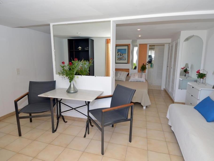 Lou Trelus Hotel Sainte-Maxime Room photo