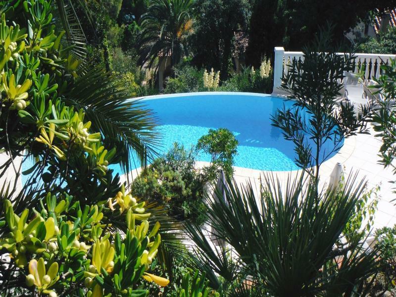 Lou Trelus Hotel Sainte-Maxime Exterior photo